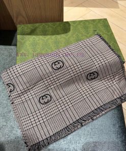 The G family GG jacquard shawl is extremely dazzling, a must-have for goddesses. The actual 6djtwrm4