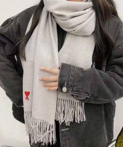 Minimalist scarf, Ami's new collection is now availableA high-end cashmere wool blend scarf jnt0q017