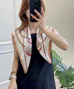 New silk versatile small square scarf, elegant and youthful temperament, can be used as a hekkht9c3d