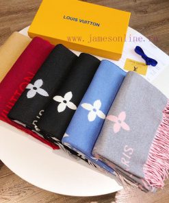 Louis Vuitton high-end rabbit fur scarf shawl with classic clover pattern paired with brand h9be194h