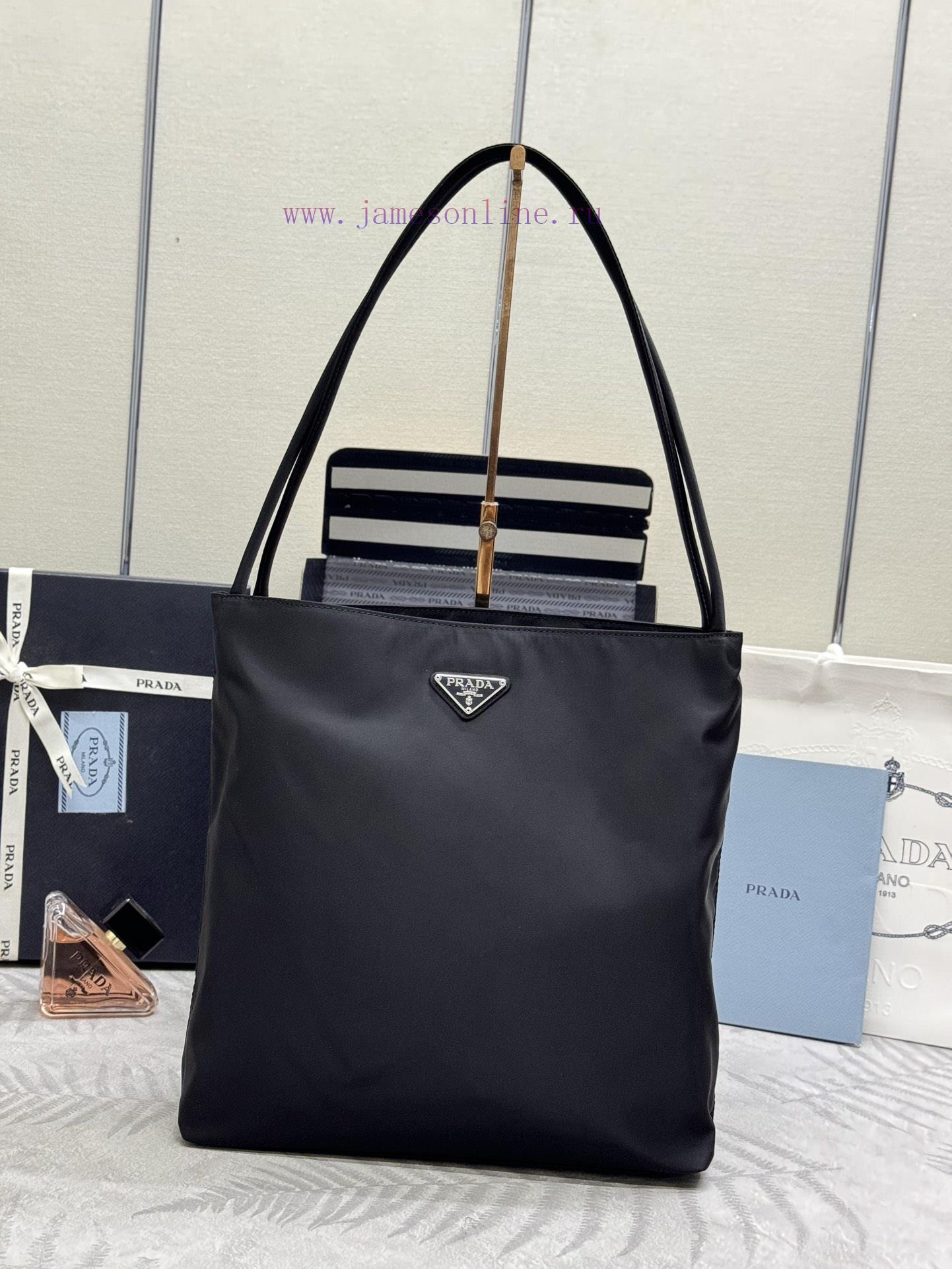 This large vintage tote bag B6242 is made of imported nylon fabric with a grid layer zipper ntuy8z8c