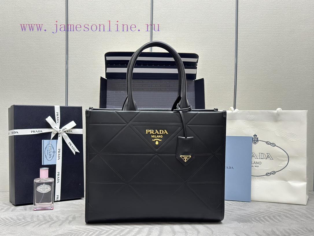 The new medium-sized triangular diamond grid tote bag 1BA378 has arrived. This tote bag is mk0658rc8 - Image 2