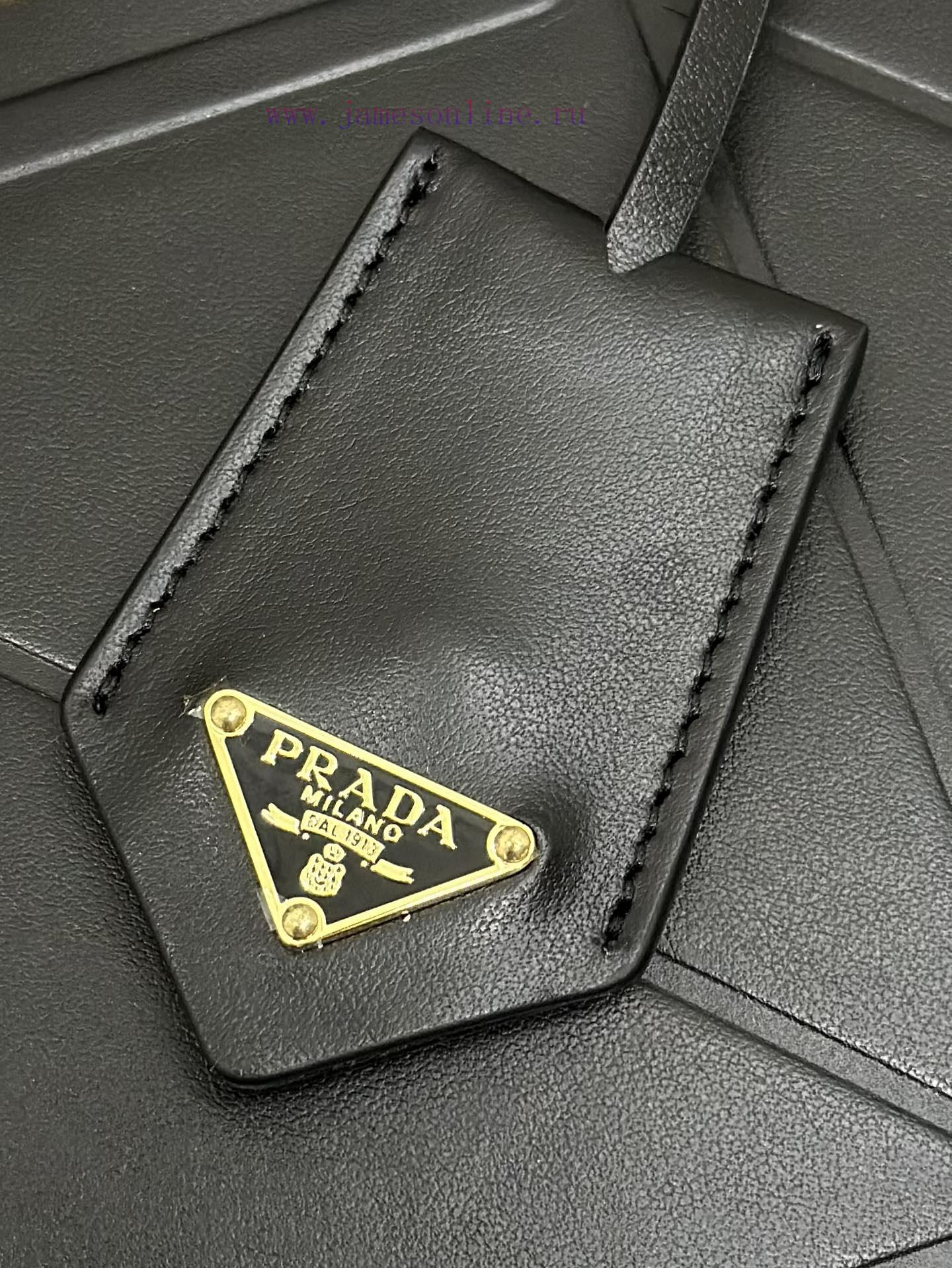The new medium-sized triangular diamond grid tote bag 1BA378 has arrived. This tote bag is mk0658rc8 - Image 8
