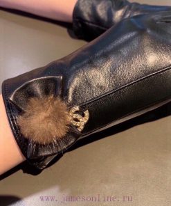 Batch2023 new model debut ‼ Touch screen gloves Chanel fox fur ball hanging diamond double Cqq2dp1t9