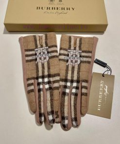 Burberry's new product, Big Fox Wool Ball Wool Gloves, comes with packaging 🧤 Fashionable glti4078ar