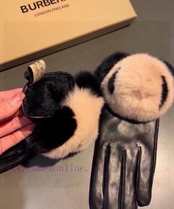 Batch2023 Burberry New Cute and Cute Bear Super Fire Touchscreen Gloves 🧤 Autumn and winter slwxrsan