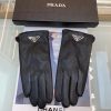 Prada's new women's gloves are made of top-grade sheepskin leather, which is ultra-thin, sof2dpxljl9