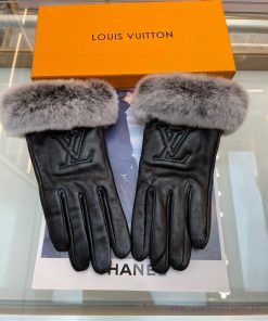 Lv's new women's gloves are made of top-grade sheepskin leather, which is ultra-thin, soft, wsrwixim