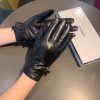 Batch2024 new model debut ‼ Red touch screen gloves Chanel official website synchronized wom72vf5mq8
