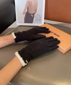 Miumiu women's gloves, fashionable gloves, classic and simple, super comfortable to handle, urb8a0t1