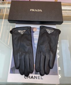 Prada's new women's gloves are made of top-grade sheepskin leather, which is ultra-thin, soferanmwjm