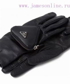 Prada's new autumn and winter mini triangle bag sheepskin gloves have arrived, not only wind8qmsr7wz