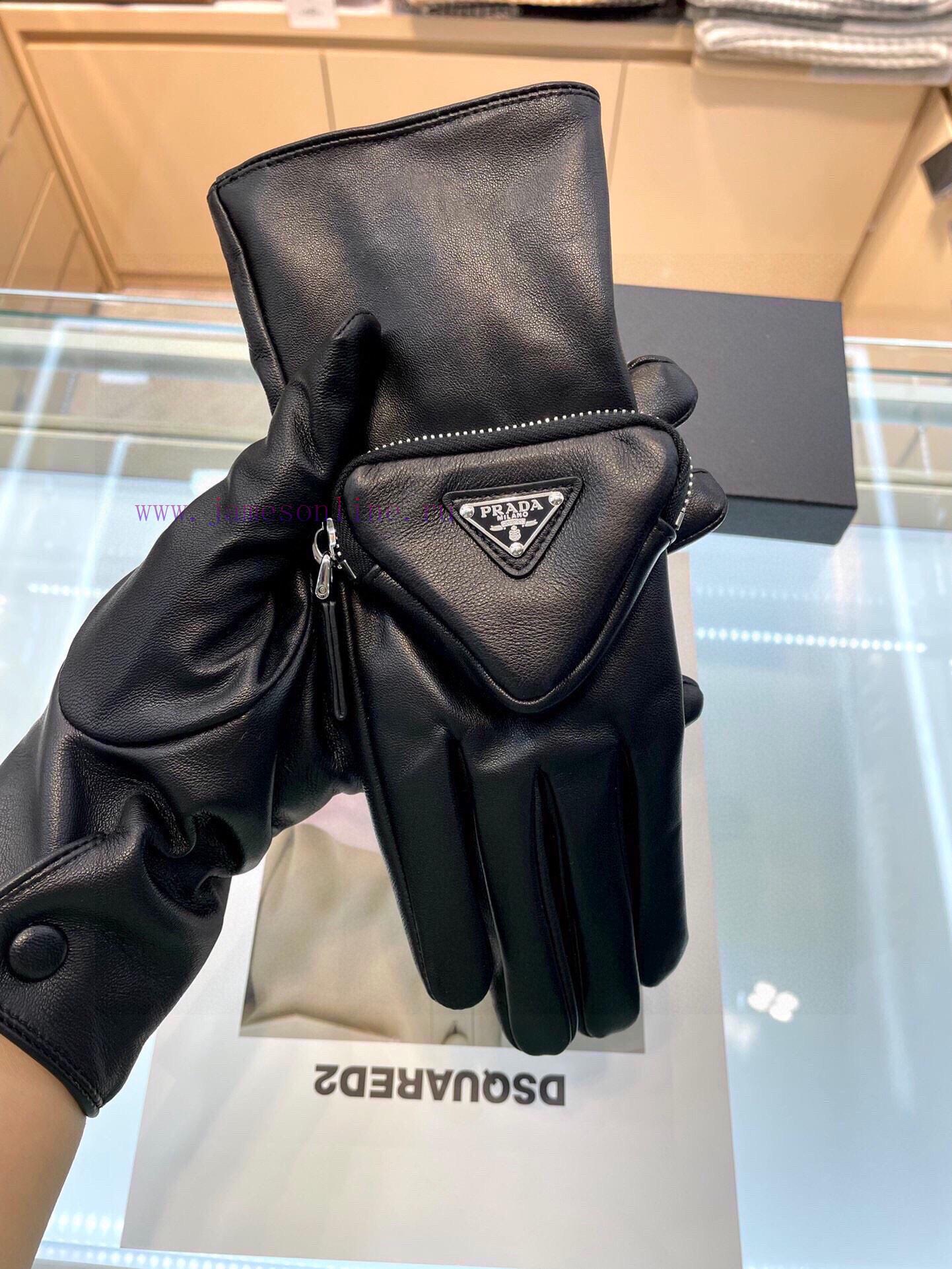 Prada's new autumn and winter mini triangle bag sheepskin gloves have arrived, not only wind8qmsr7wz - Image 7