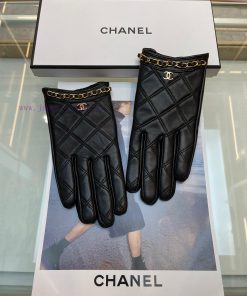 Chanel's popular women's leather gloves on social media feature a touch screen sheepskin impi187hbsy