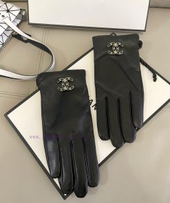 Chanel's popular women's leather gloves on social media feature a touch screen sheepskin imp3vawtj68