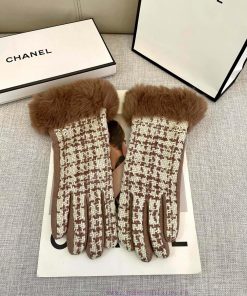 Chanel's new women's gloves, cashmere gloves, paired with coats, are super beautiful and shozaa6iadv