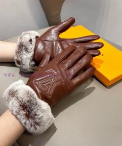 BatchLouis Vuitton LV2024 Autumn/Winter Lazy Rabbit Hair Sheepskin Embroidered Glove Phone T2h8pthbz