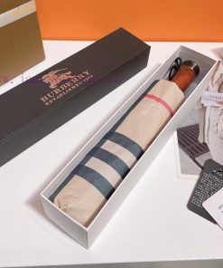 Burberry Diamond Pattern Pear Wood Handle Fully Automatic Triple Fold Eyebrow Umbrella This w7mirine