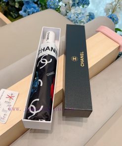 CHANEL's new three fold automatic folding umbrella combines the Chanel soul logo with an elequtyq26v