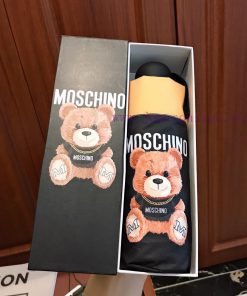 Moschino's latest popular 50% off pocket umbrella is coming! The handle is made of magnesiumceo7pxbs
