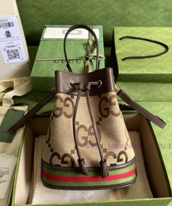 Gucci The Gucci meo vintage bucket bag and mini bag stand out in the Borderless Overture ser jbt0hpap