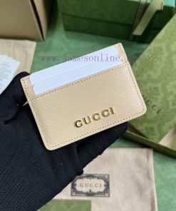 Gucci The handwritten Gucci logo card holder with unlimited possibilities for exploring self p464vxqy