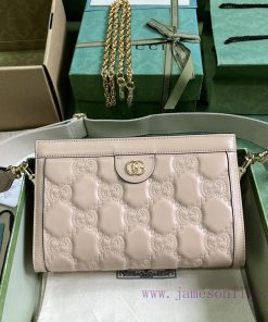 Gucci The GG Matelass é leather shoulder bag UM8HG 1046 continues to stand out in a unique w kni5k3p6