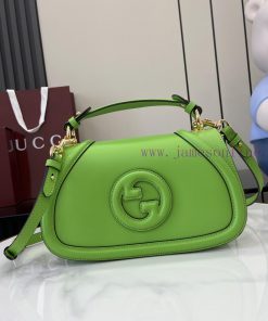 Gucci The new G brand logo symbol will be refreshed every season through different technique t7pj9l9d