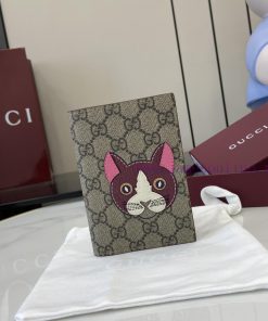 Gucci The Little Red Cat details GG mini wallet is adorned with cute and playful animals suc 7wlb81nh