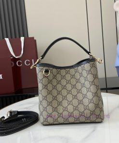 Gucci The GG shopping bag, with its distinctive GG pattern and striped ribbon, is a classic gm8szzsk