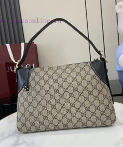Gucci The GG shopping bag, with its distinctive GG pattern and striped ribbon, is a classic xohf7s3c