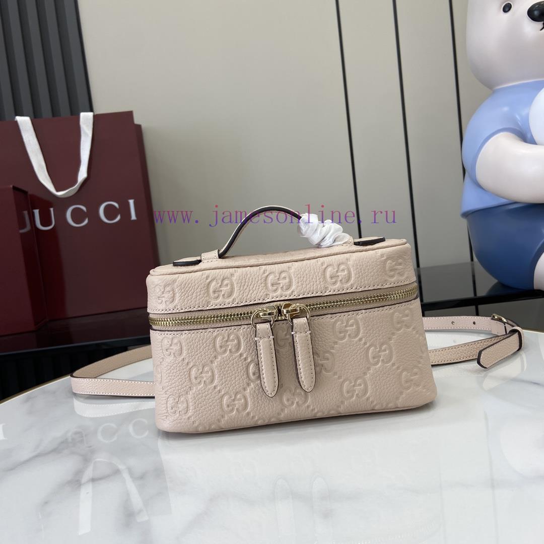 Gucci New GG Emblem Series Ultra Mini HandbagThe GG Emblem series reinterprets classic patte t5ed61o2