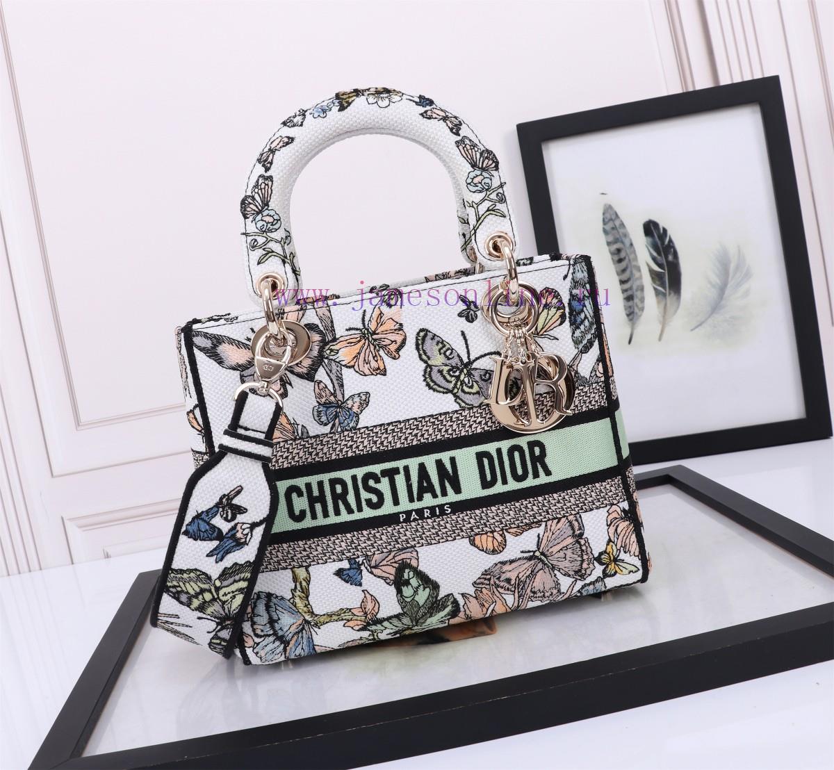 D-LITE HandbagGreen Butterfly Five Grid EmbroideryThis Lady D-Lite Handbag Blends Classic Elega bsejlob9