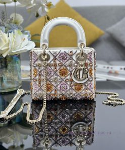 Lady Dior's Three Grid Embroidered White Pink Diamonds Are Carefully Crafted From Silk Fabric B 1kvvpikp