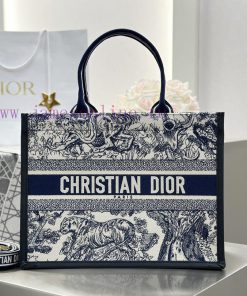 𝗗𝗶𝗼𝗿𝗕𝗼𝗸𝗧𝗼𝘁𝗲 New Style With Leather PalletBlue And White Tiger New Model With Leather Medium Siz n55lv2cv