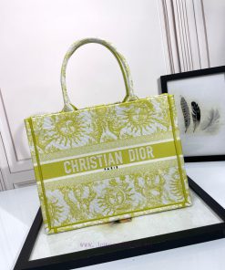 𝐃𝐢𝐨𝐫𝐁𝐨𝐨𝐤𝐓𝐨𝐭𝐞36cm In The Green Sun GodThis Book Tote Handbag Was Designed By Maria Grazia Chiuri 0su8na3u