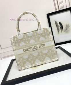 𝐃𝐢𝐨𝐫𝐁𝐨𝐨𝐤𝐓𝐨𝐭𝐞Jinggezi Super Small 26cmThis Book Tote Handbag Was Designed By Maria Grazia Chiuri my26onla
