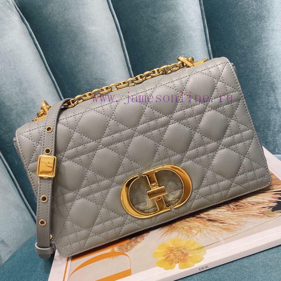 Top Original DIOR2021 New Dior Caro MediumDior's New Chain Bag Is Stunning Meticulously Crafted 6twgg12c - Image 3