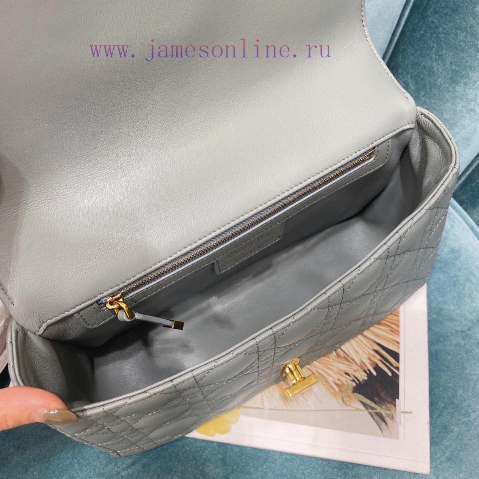 Top Original DIOR2021 New Dior Caro MediumDior's New Chain Bag Is Stunning Meticulously Crafted 6twgg12c - Image 9