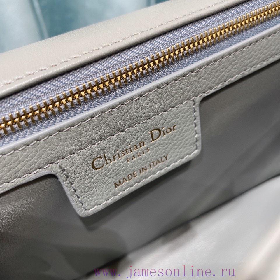 Top Original DIOR2021 New Dior Caro MediumDior's New Chain Bag Is Stunning Meticulously Crafted 6twgg12c - Image 10