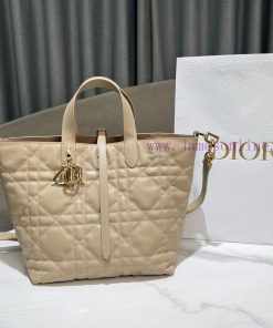 Medium Size Dior Toujours Vertical Handbageight Thousand Eight Hundred And SixLight Apricot Cow awpzagcl