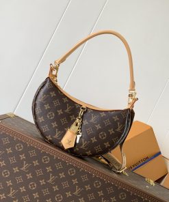 Louis Vuitton Bags M12939The Loop Handbag Draws Inspiration From The 2022 Cruise Early Spring Collection's Loop Ha fc2pxs5v