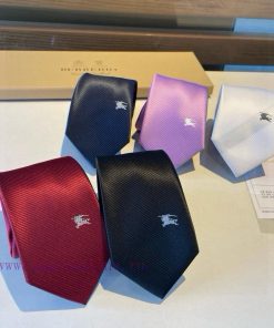 Paired with packaging, B's synchronized tie is now available for shipment. Burberry's new st08o6bew8