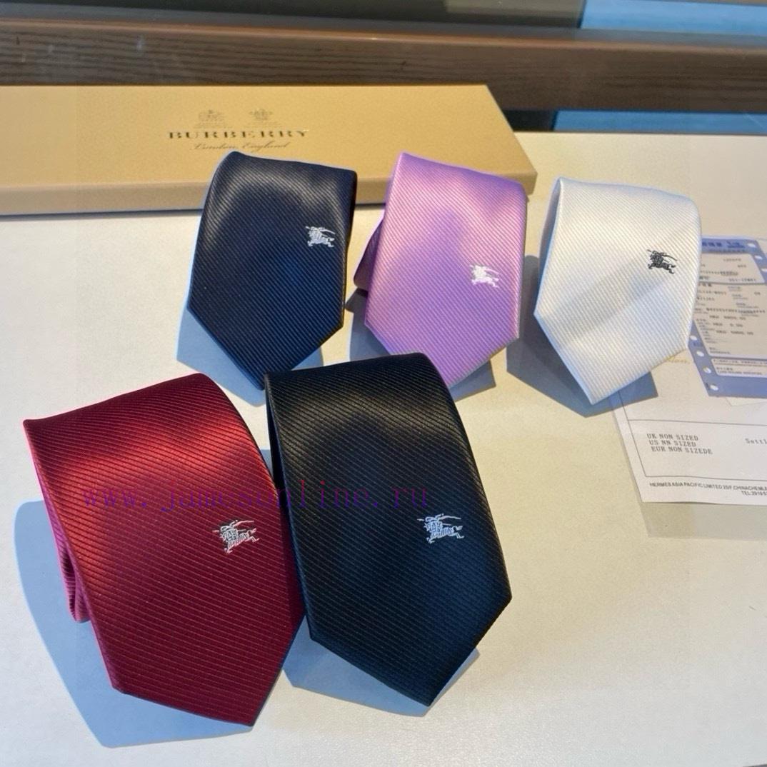 Paired with packaging, B's synchronized tie is now available for shipment. Burberry's new st0m5redc2
