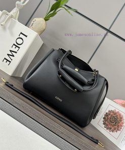Loewe Bags Loewe New Medium Soft Cow Leather Madrid HandbagMadrid Has A Soft And Structured Trapezoidal Sh a8u2c6qx