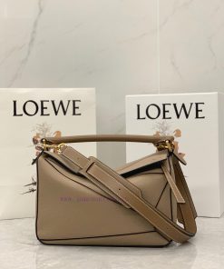 Loewe Bags Loє️wє PUZZLESize 29 * 18 * 12CM Large Capacity Daily Daily Mobile Phone Power Bank Wallet Powd nxx7ljbe