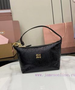 MiuMiu Bags The New Oil Wax Patent Leather Lunch Box Bag Comes With A Unique Ice Cracking Texture The Iconi s0s9rpbg