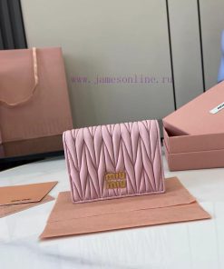 MiuMiu Bags Equipped With A Complete Set Of Original Packaging The New Pocket Wallet Is Made Of Imported To ex2ujel7