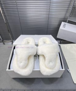 LOEWE's New Fur Slippers Easy With Three Petal Shaped Heads Wrapped In Full Leather Are Now Ava jslaz4ur