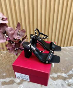 -- New Warren——————2024 Top Valentino Paris Fashion Show Launch Valentino Thick Heel Riveted Sa 1n8fv96h